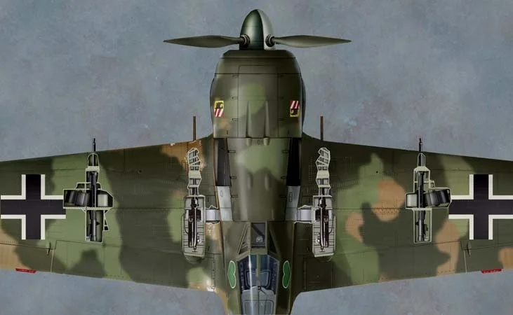 FW-190战斗机在机翼布置了4门机炮，火力强大