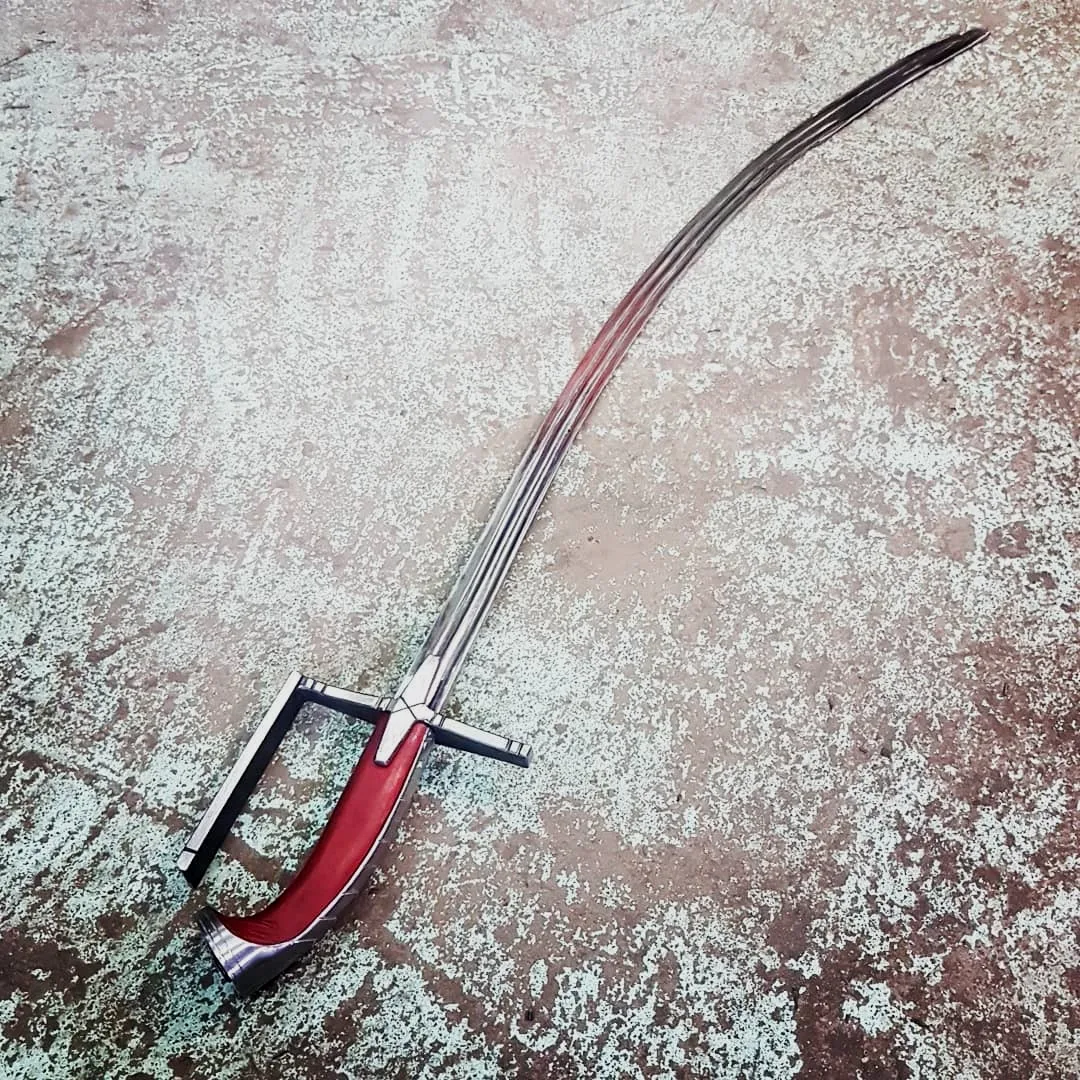 一款现代复刻的波兰军刀