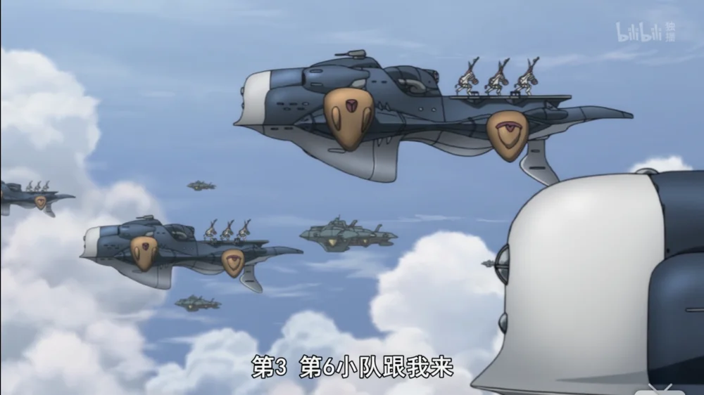 南方的运兵船，后面甲板是停机坪