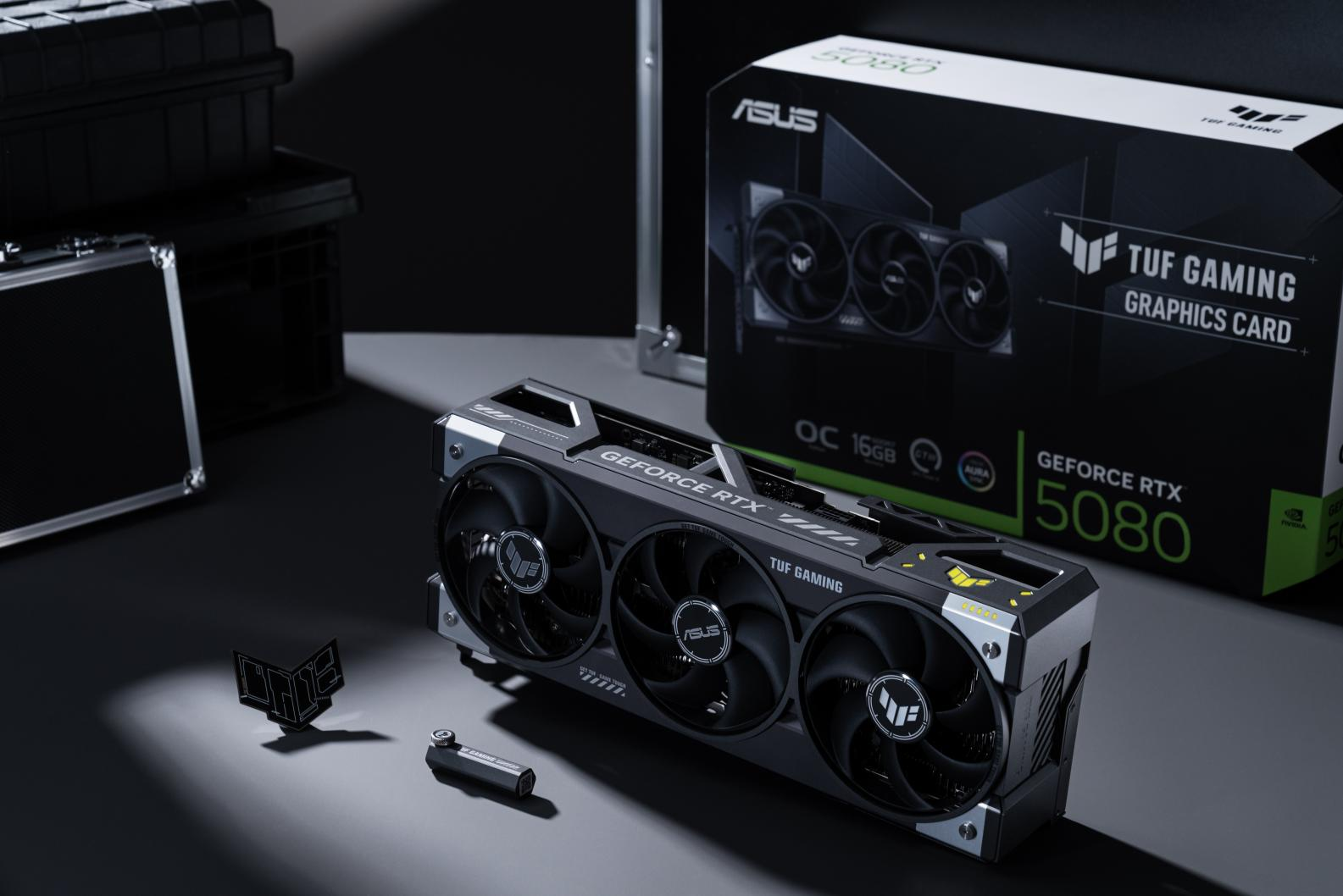 DLSS 4強力輸出，4K光追超200幀！ASUS TUF GAMING RTX 5080顯卡測評