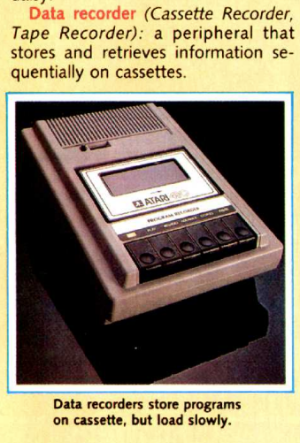 當時對磁帶機的描述（軟盤已經普及後）：數據記錄器：按順序在磁帶上存儲和提取信息的外圍設備（可以存儲代碼在磁帶上，但是加載很慢）