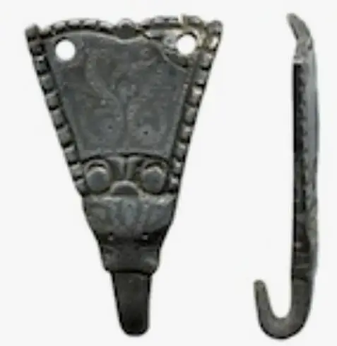 英格兰温彻斯特发现的小银钩，断代为9世纪