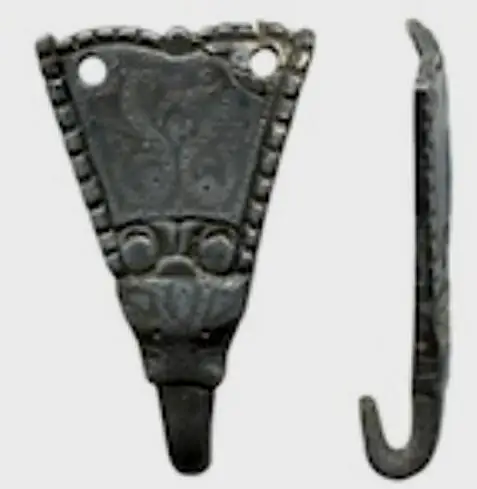 英格兰温彻斯特发现的小银钩，断代为9世纪