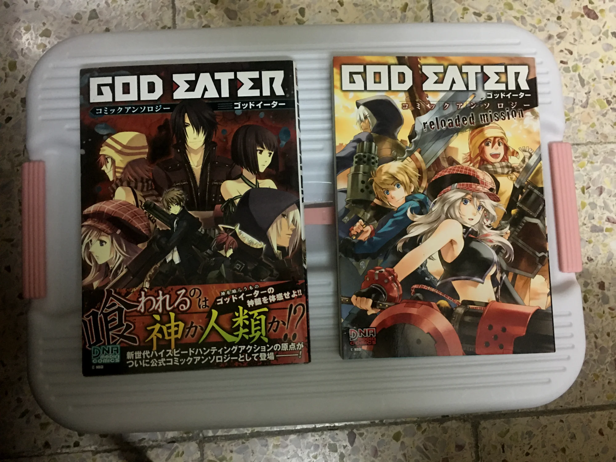 一迅社的《GOD EATER コミックアンソロジー》和《GOD EATER コミックアンソロジー reloaded mission》，往后的也全是一迅社出的