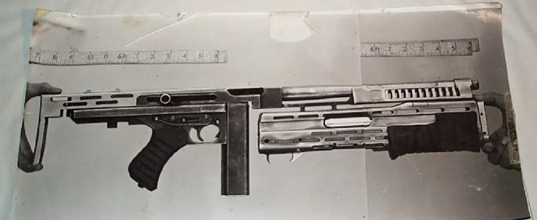 M41A道具内构，汤姆逊M1冲锋枪和SPAS12霰弹枪分别组成了脉冲步枪的主枪体与榴弹发射器的部分
