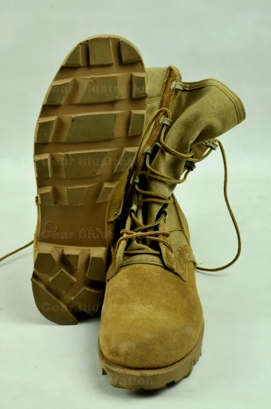 90年代的沙漠靴，沿用了巴拿马底。但这种鞋底在沙漠环境下表现不佳