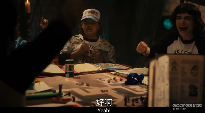 美剧《怪奇物语》中的跑团场景,可见桌上的地图