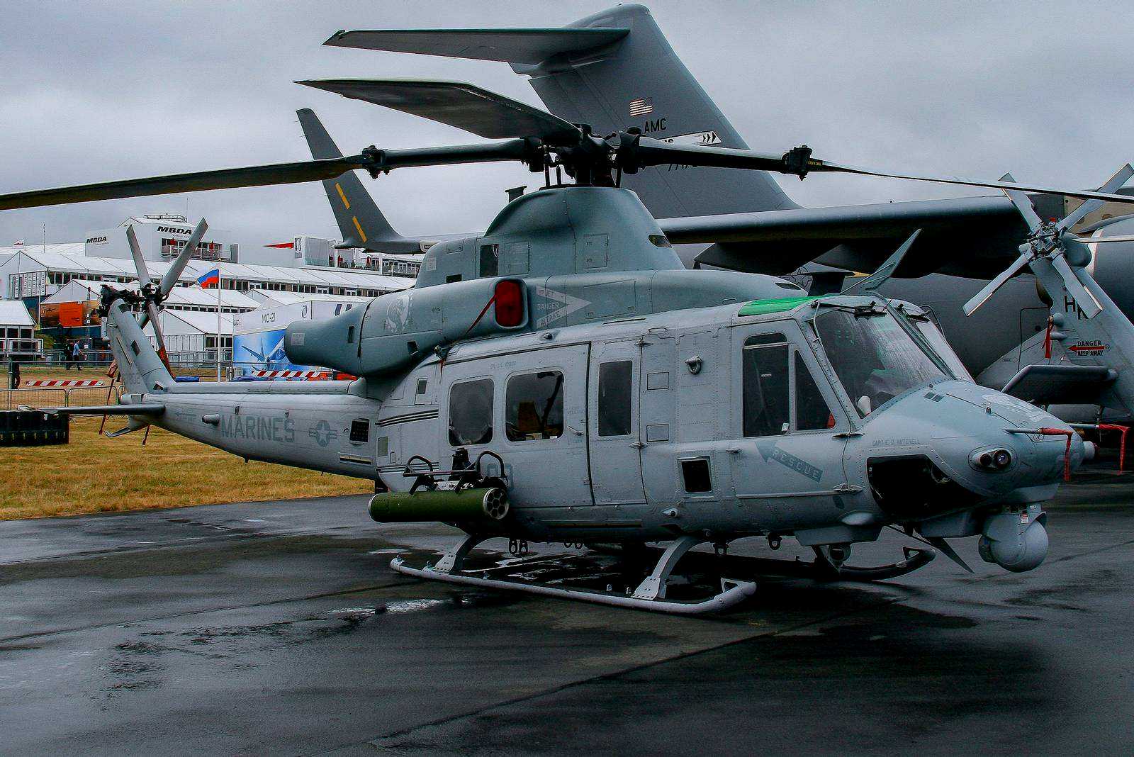 至于UH-1Y这种UH-1现代化升级型号则是海军陆战队的项目。