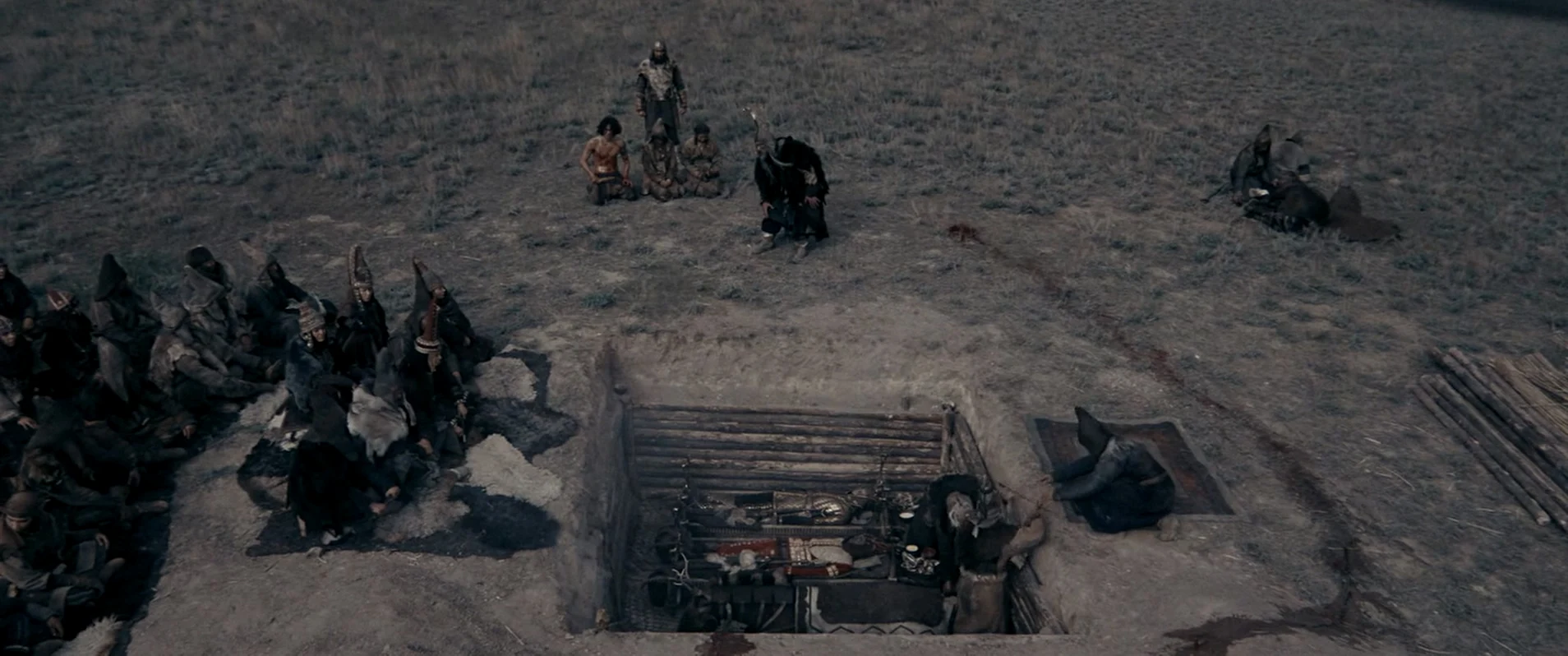 葬礼仪式，斯基泰贵族死者确实会这样穿金戴银地下葬