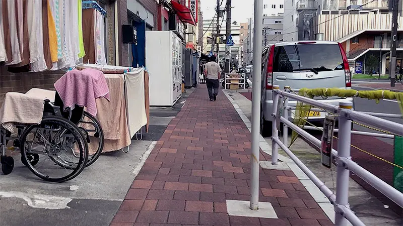 街道老旧的程度甚至让你怀疑这是不是我们经常在旅游节目里看到的日本