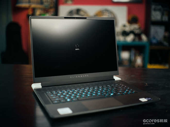 赛博老白首支单曲发布!外星人X16上手体验 赛博老白首支单曲发布!外星人X16上手体验