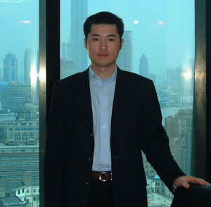 2004年初，奧美副總經理陳棟在辦公室接受採訪