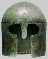 前7世纪早期的科林斯头盔，注意它没有护颈