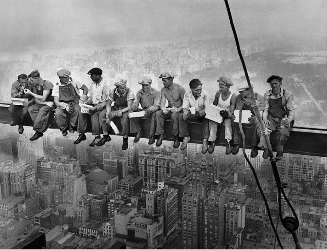 提到上世纪初摩天大楼建造热潮的话，这张照片大概是最具代表性的了