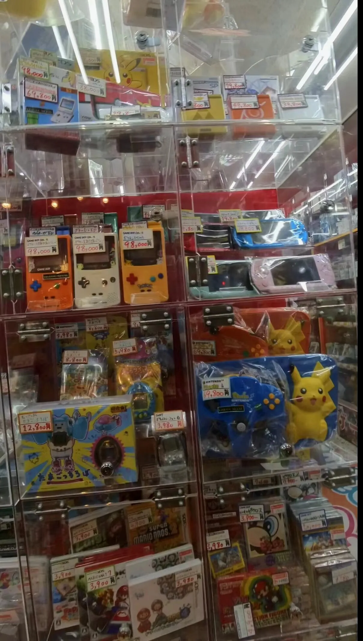 某不知名小店，店头打折大大的tax free，价格感人