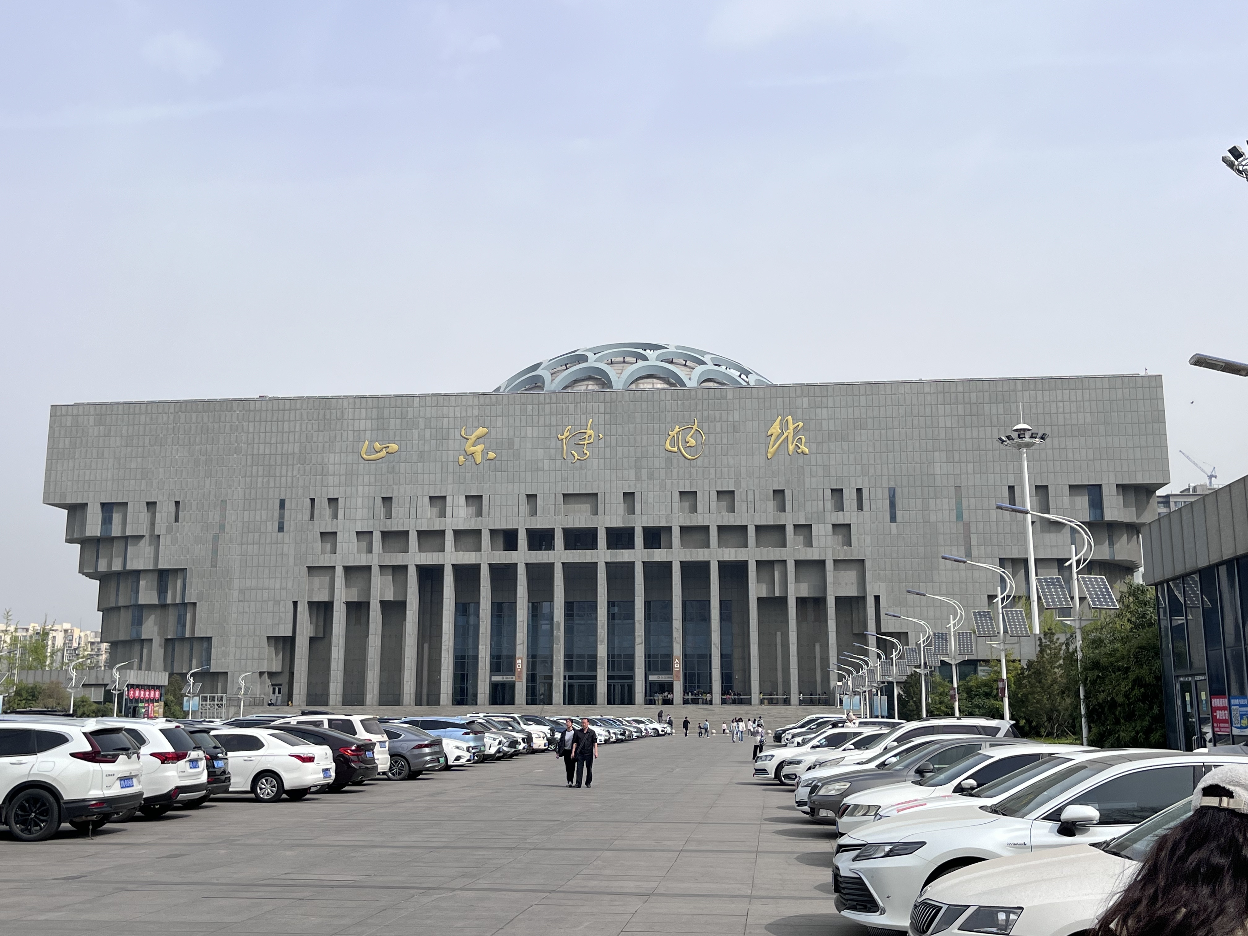 山东博物馆探秘：泱泱齐鲁 海岱华章，山东情妇坡的神秘博物之旅