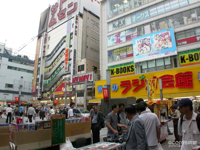 日本东京的秋叶原是受御宅族欢迎的指标据点(2003年,来自wikipedia)