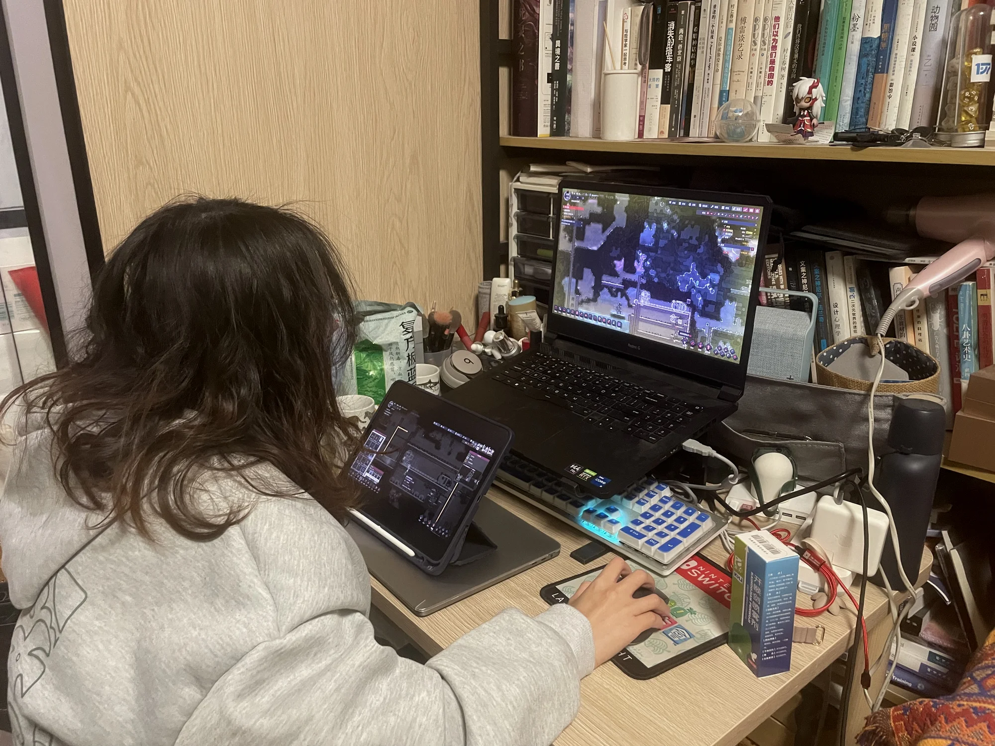 我阳了 指退烧第二天就要伺候大哥玩缺氧 她看教学那劲儿比我高考复习都认真 话说怎么我都阳四天了她一点... | 机组 | 机核 GCORES