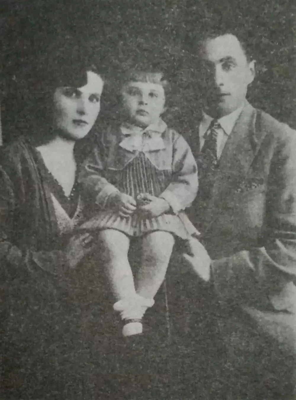 汉娜·达诺夫斯卡（Hanah Danowska），耶德瓦布内的一位犹太学校教师的女儿，及其丈夫贾巴尔斯基（Garbarski，来自沃姆扎）、女儿约什帕（Hoshpa）