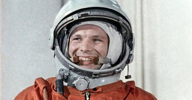 62年前的今天，尤里·加加林成为第一个进入太空的人类 自此4月12日被称为世界航天日，又名载人空间飞行国际日