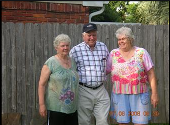 亨内卡特晚年与家人的合照，摄于2008年