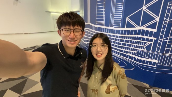 2025年5月26日,两位作者于香港科技大学(广州),这是他们三年来第一次线下会面