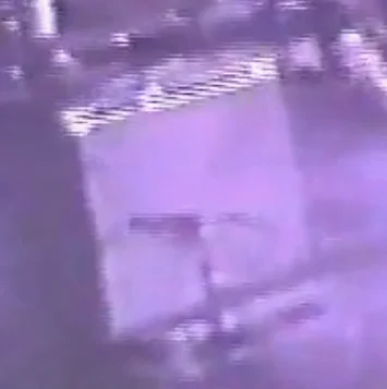 一张截图：1993年6月30日芝加哥摩城表演上 Thom 的 Silverface Twin Reverb。