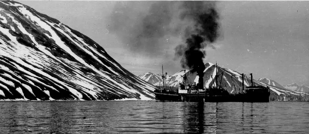 “阿留申”号在冰冷的堪察加海域徘徊，1957年