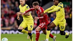 看足球，学英语