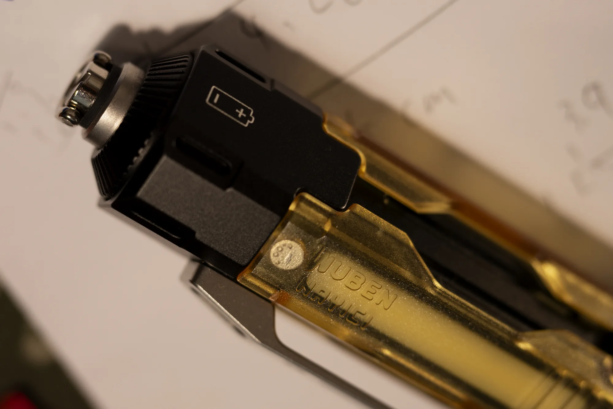 这个是顶部按键开关部分，可以用来打开主灯