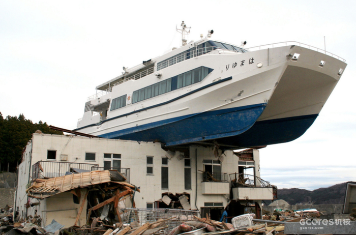 《铃芽之旅》剧情与民俗深度解读 《铃芽之旅》剧情与民俗深度解读
