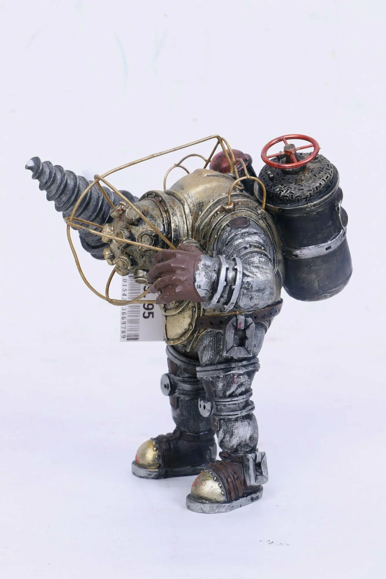 拍卖网站的大老爹小雕像
（网址：https://www.auctionninja.com/waterbury-auction-gallery/product/bioshock-2-subject-delta-sculpture-action-figure-new-with-tag-304764.html）