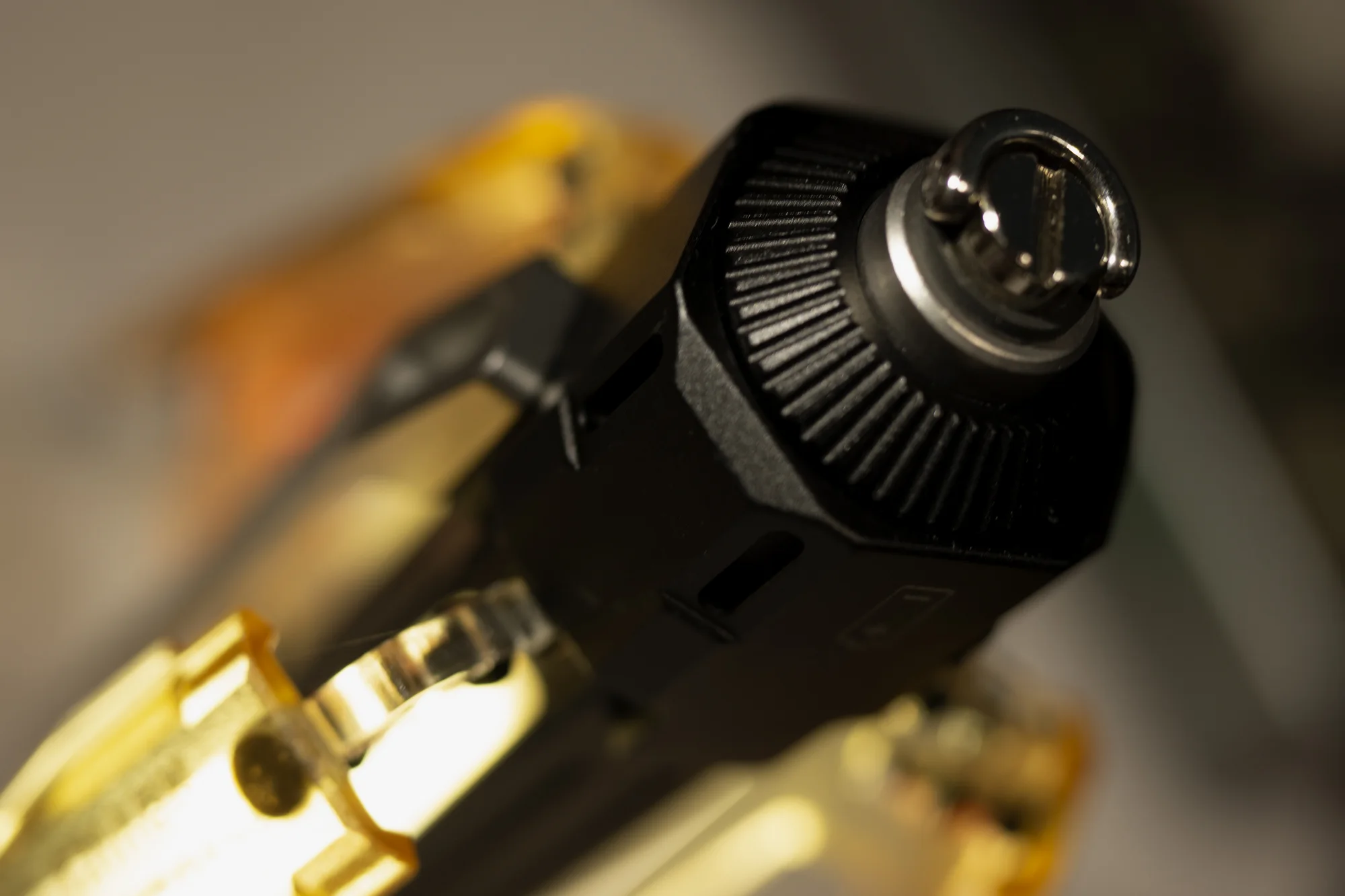 这个角度就看到支架并不能完全被甲片遮住...也是为了保证强度没做什么额外修饰了。