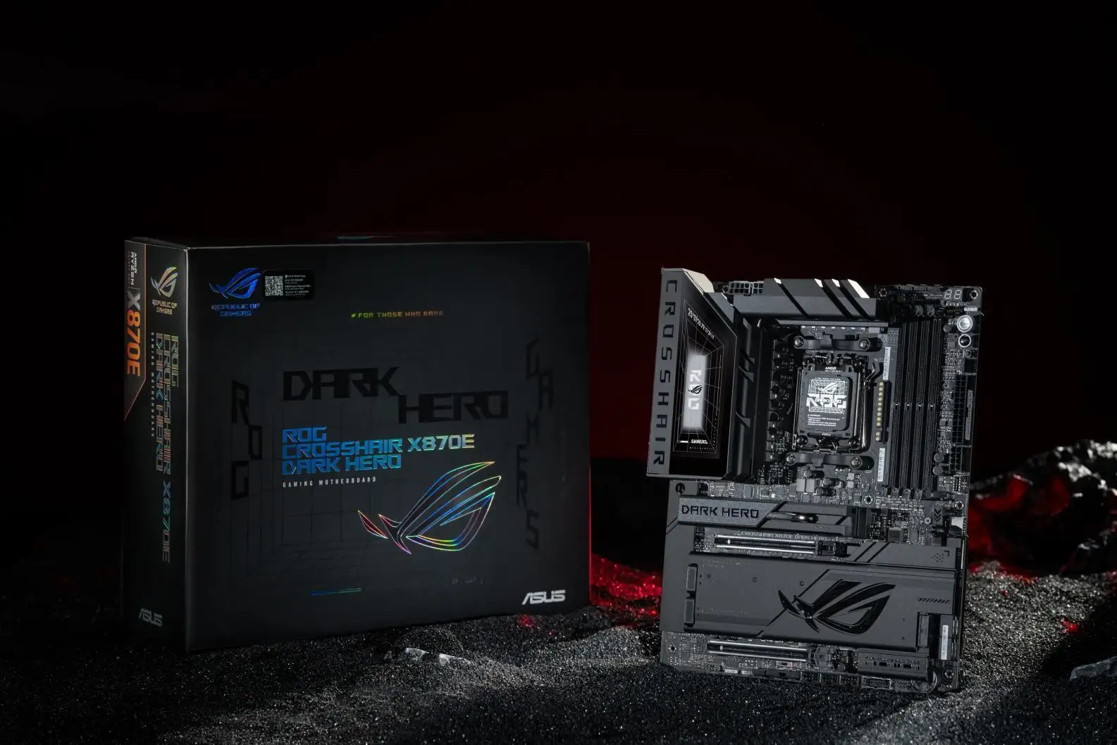 AMD处理器装机绝配，狂暴黑武士登场，ROG X870E DARK HERO主板测评