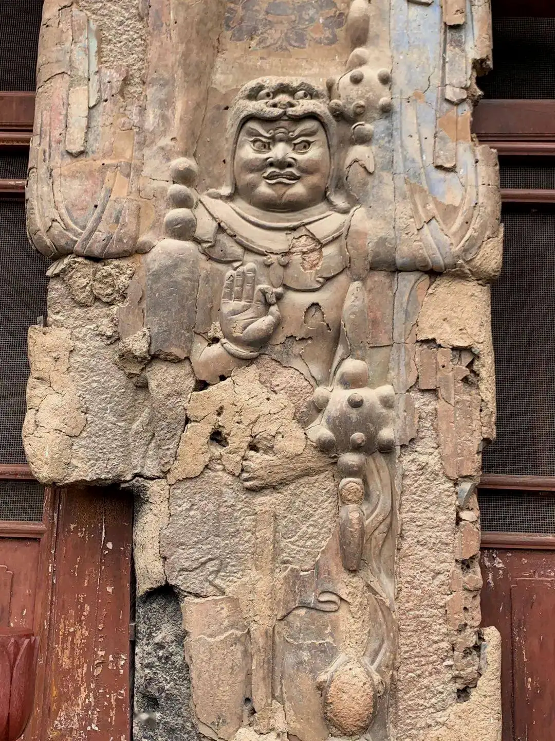 麦积山石窟第4窟  护法天王雕刻  网络图片
