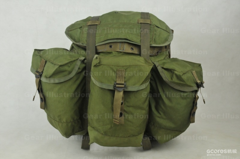 arvn背包保留了原型法军背囊的大部分特征:本体是带两个大型副仓的桶