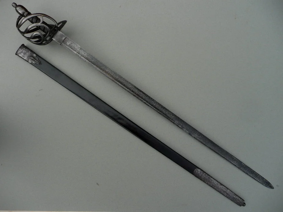 英国重骑兵军刀。直剑的造型，便于重骑兵发动密集的墙式冲锋。