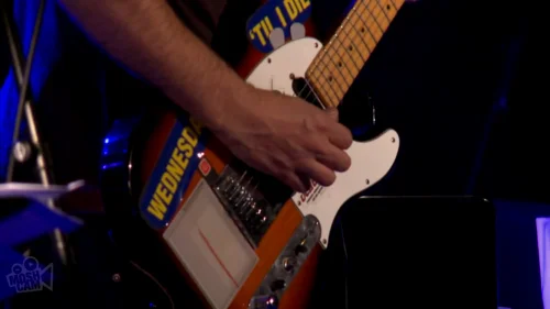 Jonny 在2012 ACO Underground 表演 Electric Counterpoint 时这张琴的照片。
