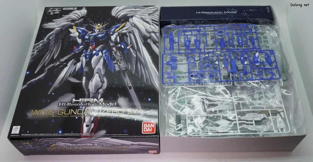 成品骨架+外甲套件，这个系列的定位本身就很迷幻