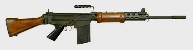 IMI Romat（自动步枪的缩写），从1956年开始逐渐成为以军步兵的制式武器。因为故障率偏高的原因最后被加利尔取代。