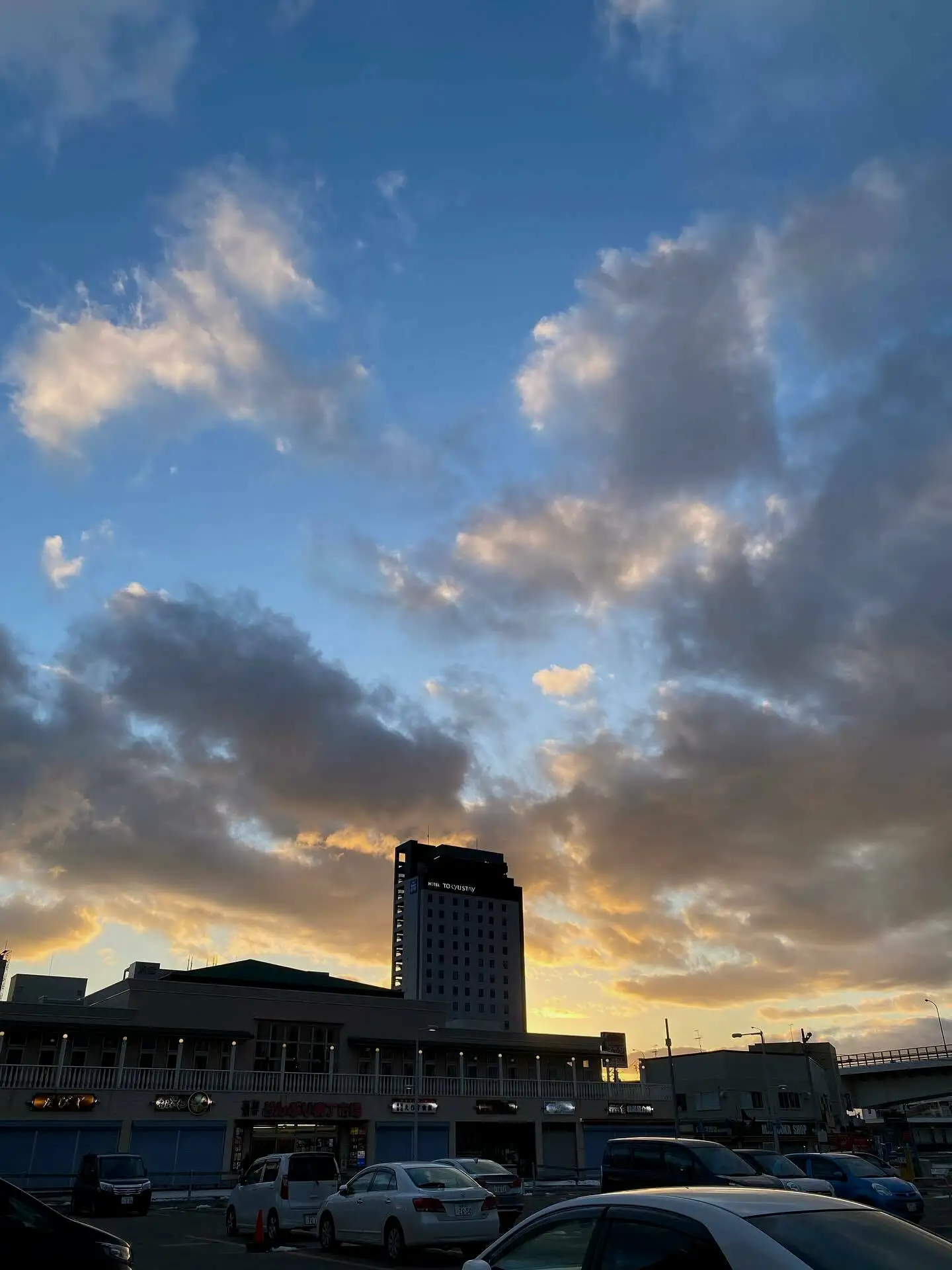 夕阳下的函馆JR车站