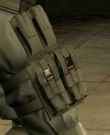 Rat Patrol Team 01小隊全員都配備了這種腿掛彈匣包，它其實是由一個雙聯手槍彈匣包和一個腿掛步槍彈匣包組合成的