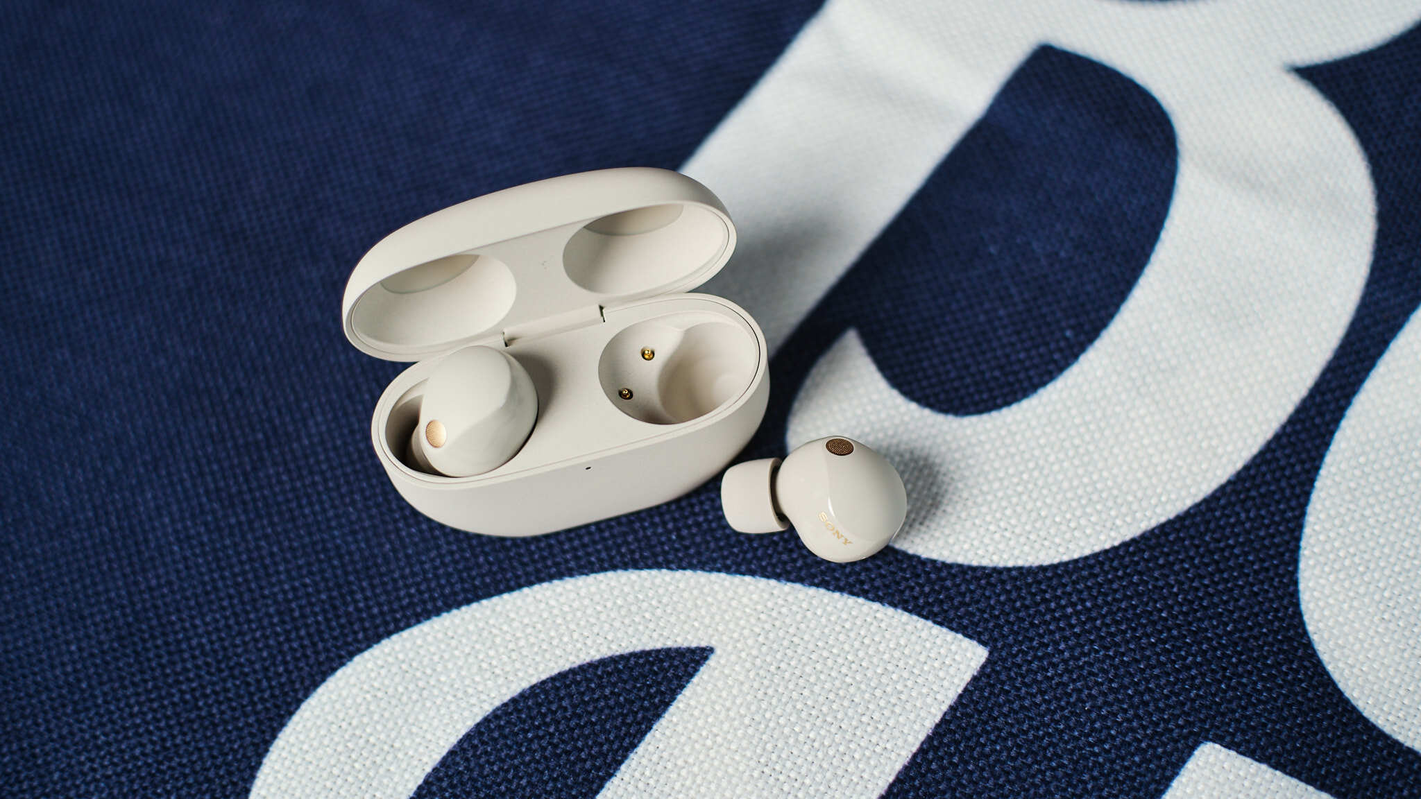 拾音降噪小能手，超低延迟不发愁，索尼WF-1000XM5体验分享| 机核GCORES