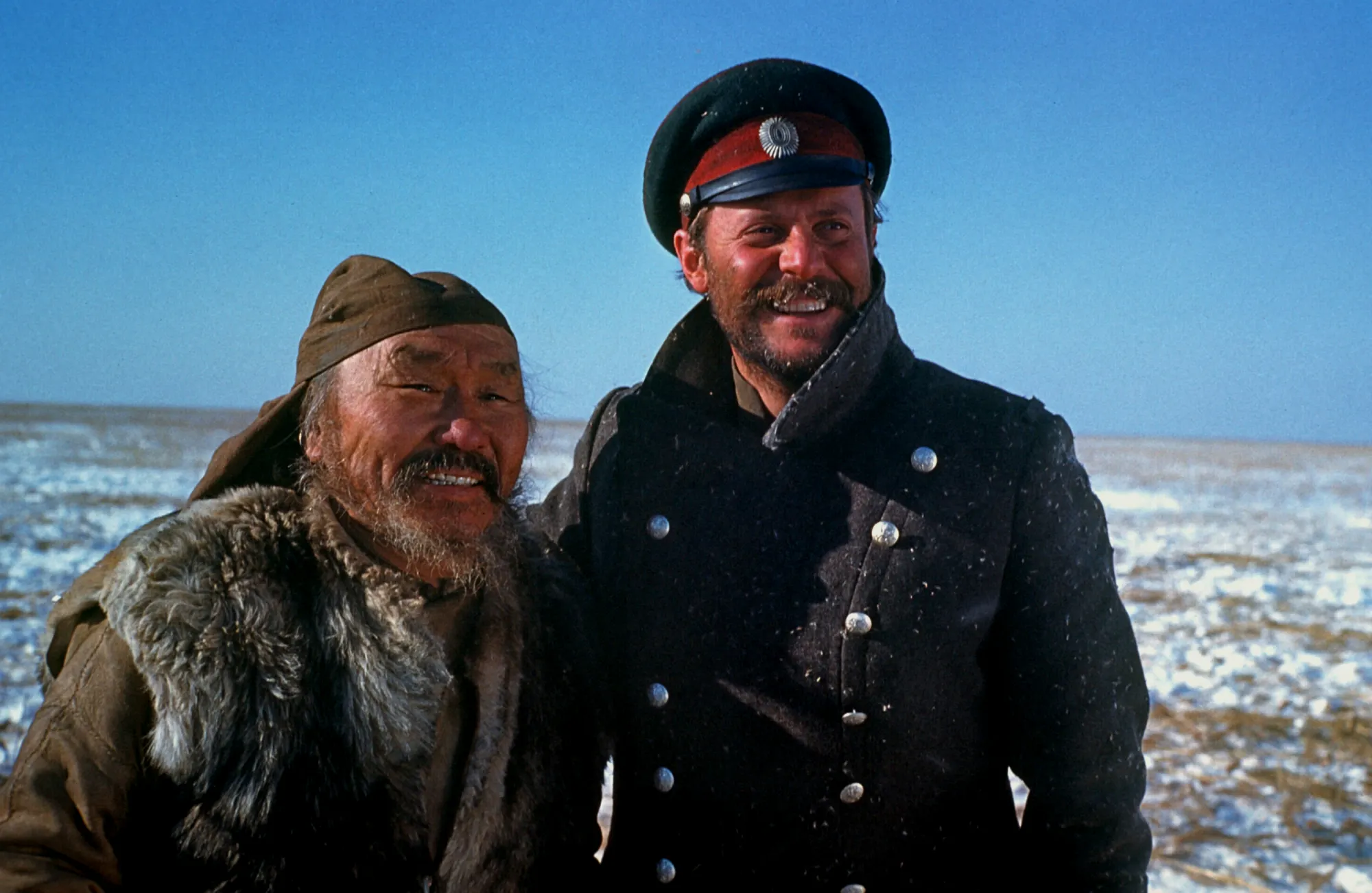 阿爾謝尼耶夫（右）與烏扎拉（左）在西伯利亞的凍土上