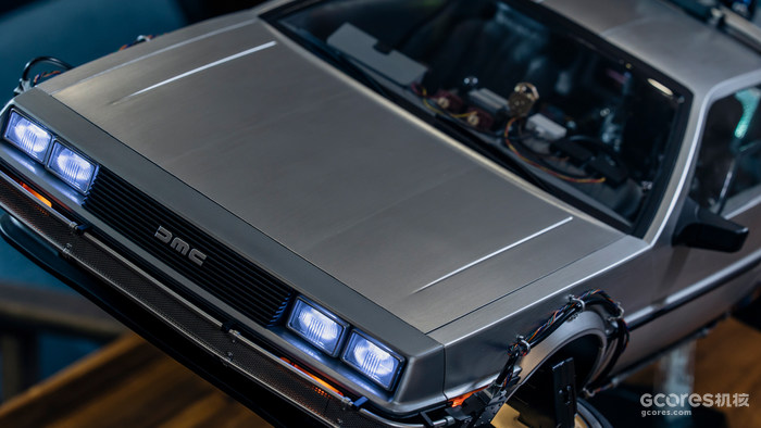 最经典的时光机归来,超大的1:6载具!HotToys《回到未来2》德罗宁时光车 最经典的时光机归来,超大的1:6载具!HotToys《回到未来2》德罗宁时光车