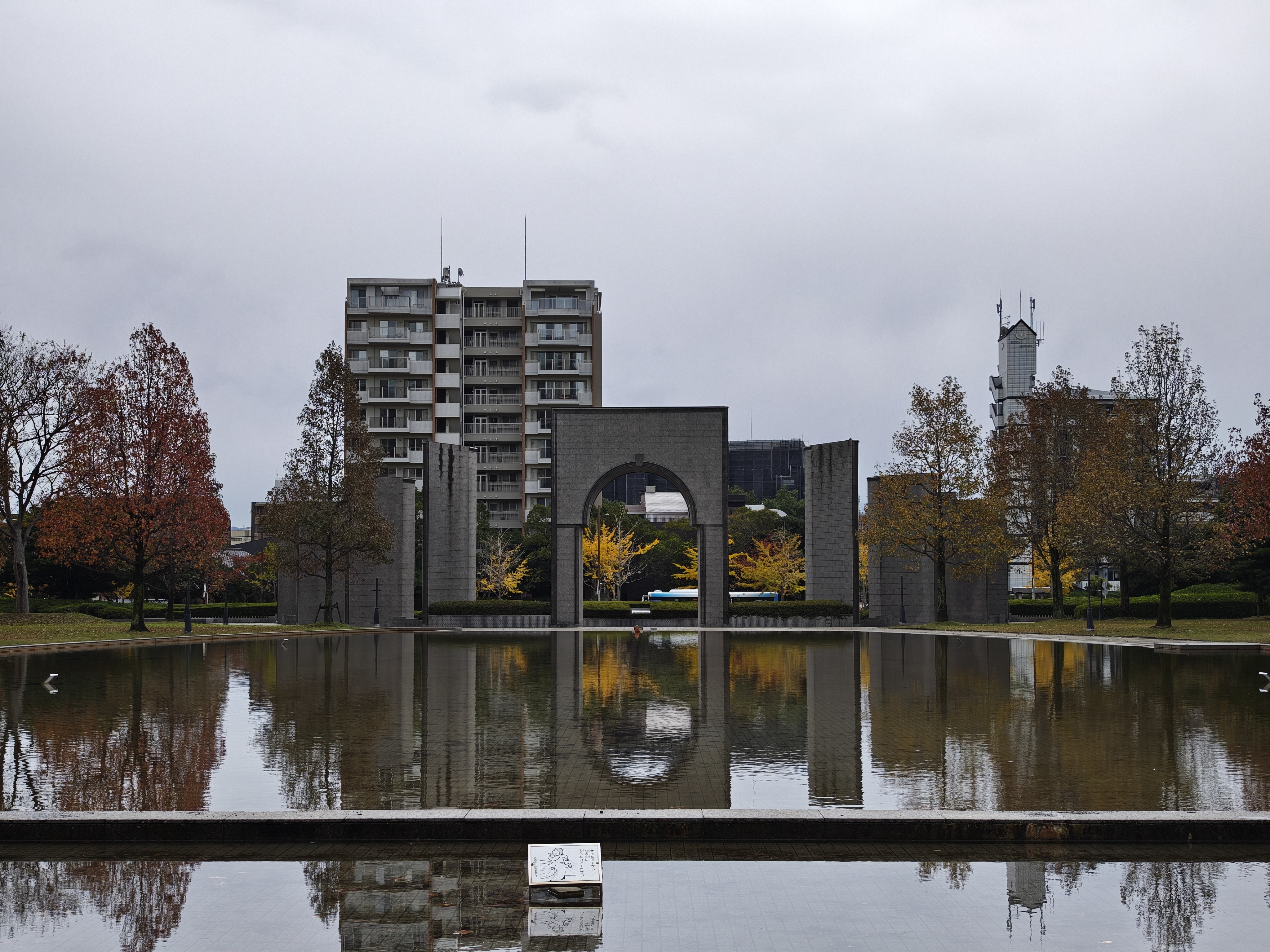 福冈市立博物馆外的喷泉与雕塑