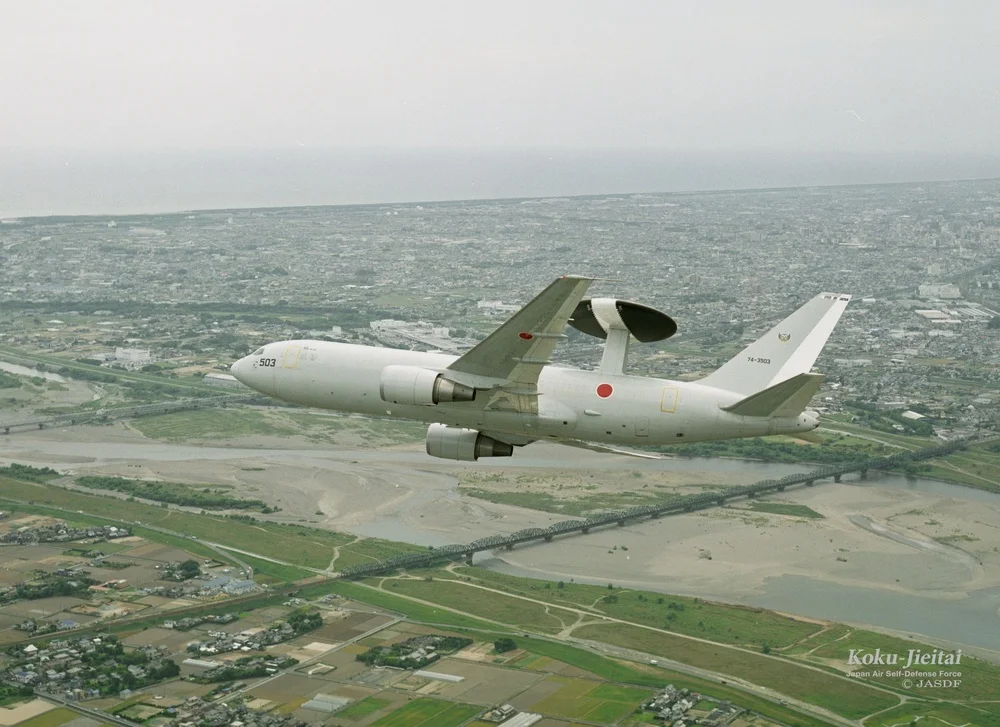 滨松基地E-767，注意垂尾标志