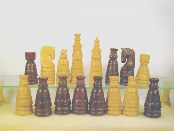 Слон ：俄罗斯木雕风格棋子。这套棋子更加休闲，是民间艺术的典范。