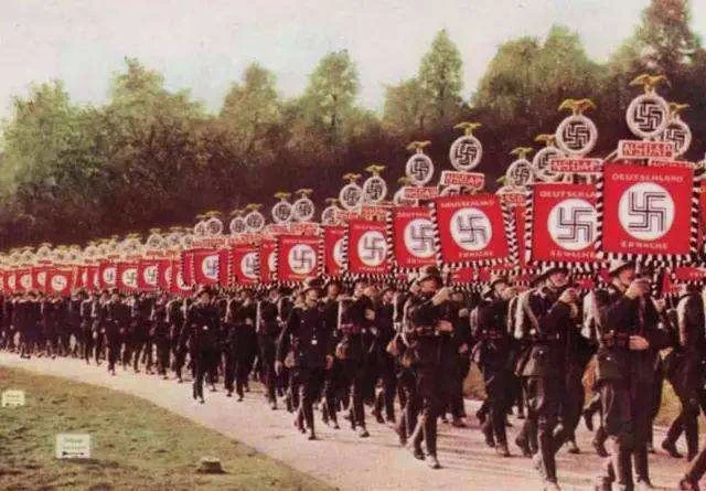 纳粹德国宣扬的白人至上主义与3K党不谋而合，3K也因此成为全美公敌。