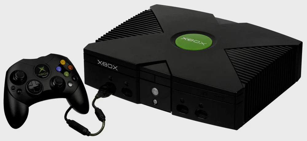 2001年另一件游戏主机界大事就是微软发布Xbox主机 微软之前支持世嘉发布的两款主机都失败 想与索尼合作 索尼并不领情 微软才怒而独自发布